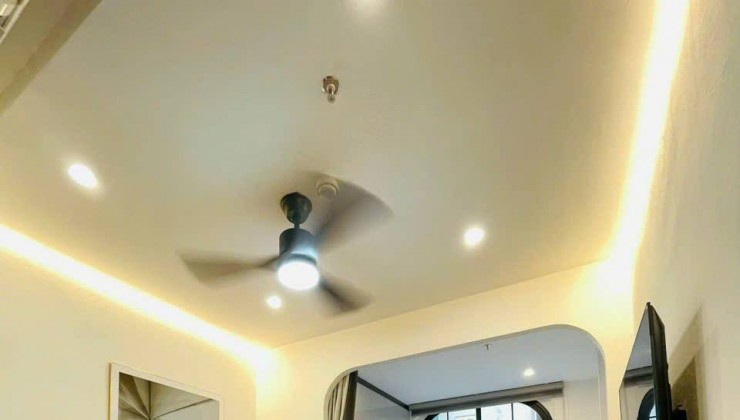 Lô Góc Đắc Địa Tại Quận Thanh Xuân	Tòa nhà mới tinh 55m2, 7 tầng, vị trí lô góc đắc địa, 3 ô tô đậu cả ngày, kinh doanh sôi động.